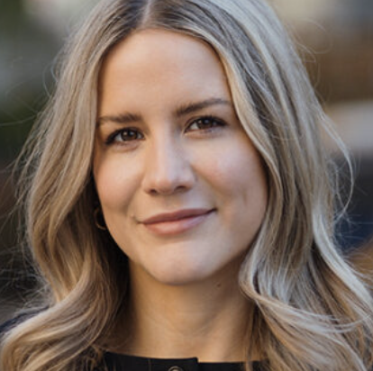 Ellie Tuck width=